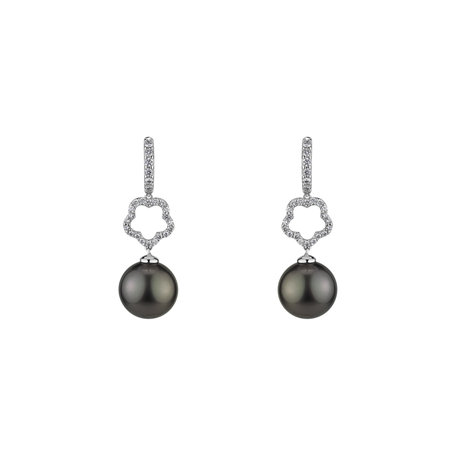 Diamond earrings with Pearl Daevas