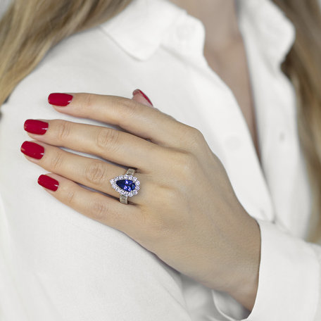 Diamond ring with Tanzanite Cardinal