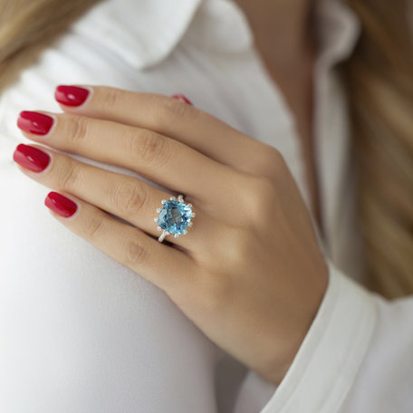 Diamond ring with Topaz Walda