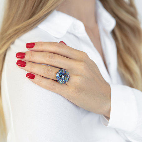 Diamond ring with Sapphire Blue Jasmin