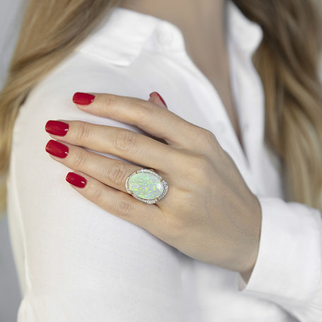 Diamond ring with Opal Aitana