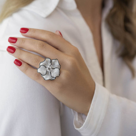 Ring with black and white diamonds Gladioli