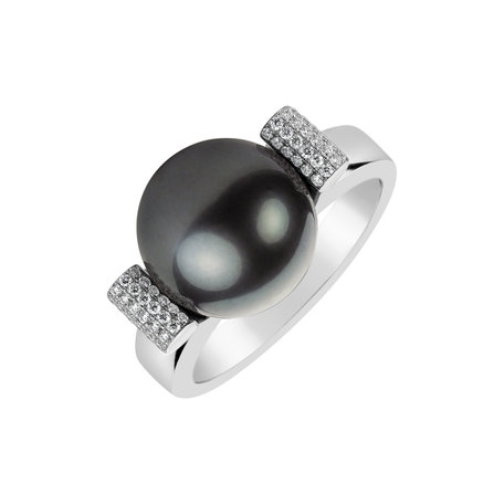 Diamond ring with Pearl Nemesis