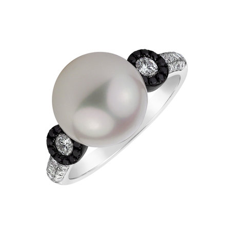 Ring with black and white diamonds and Pearl Aqua Reflection