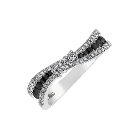 Ring with black and white diamonds Junia