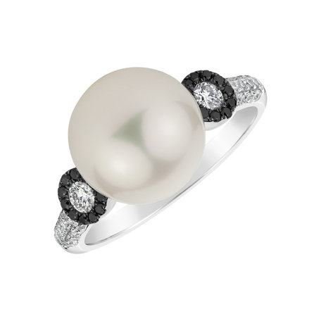 Ring with black and white diamonds and Pearl Underwater Discovery