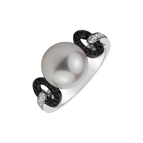 Ring with black and white diamonds and Pearl Deep Darkness