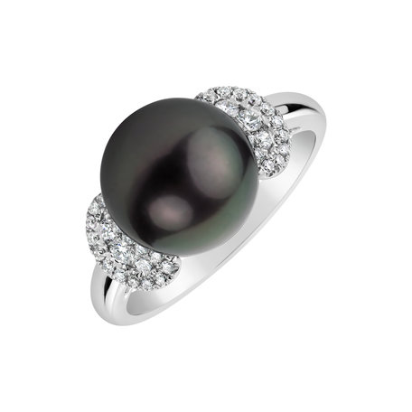 Diamond ring with Pearl Dead Soul