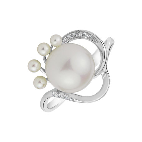 Diamond ring with Pearl Pearl Touch