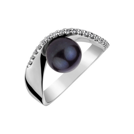 Diamond ring with Pearl Queen of Pearl