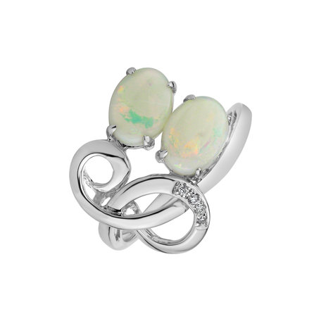 Diamond ring with Opal Majority of People