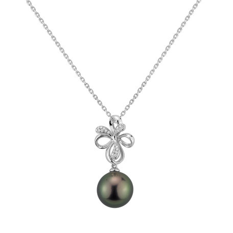 Diamond pendant with Pearl Rahmiel