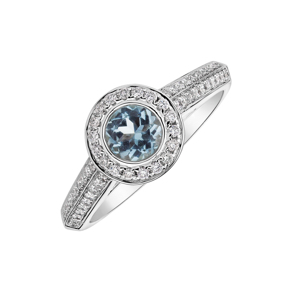 Diamond ring with Topaz Luxury Experience