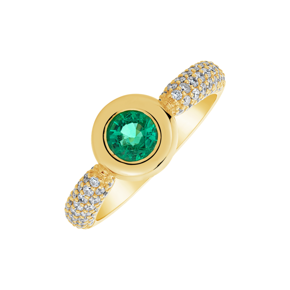 Diamond ring with Emerald Miracle Ray