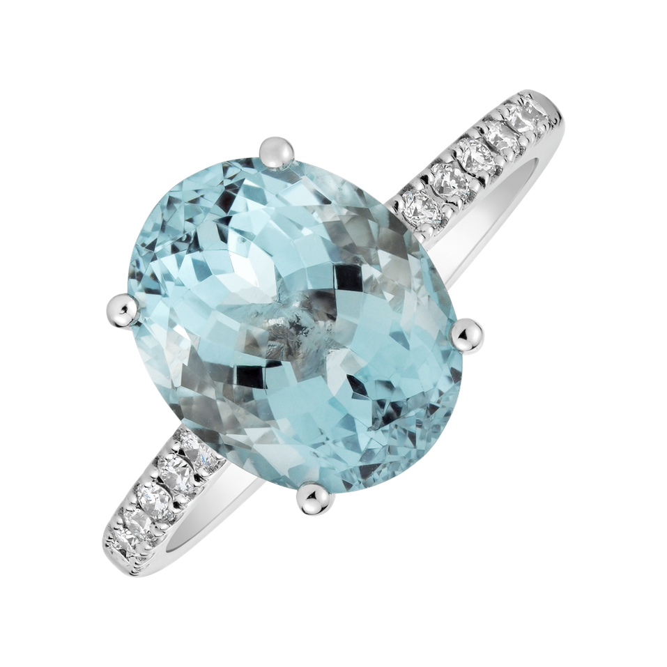 Diamond ring with Topaz Sky Playful Glamour