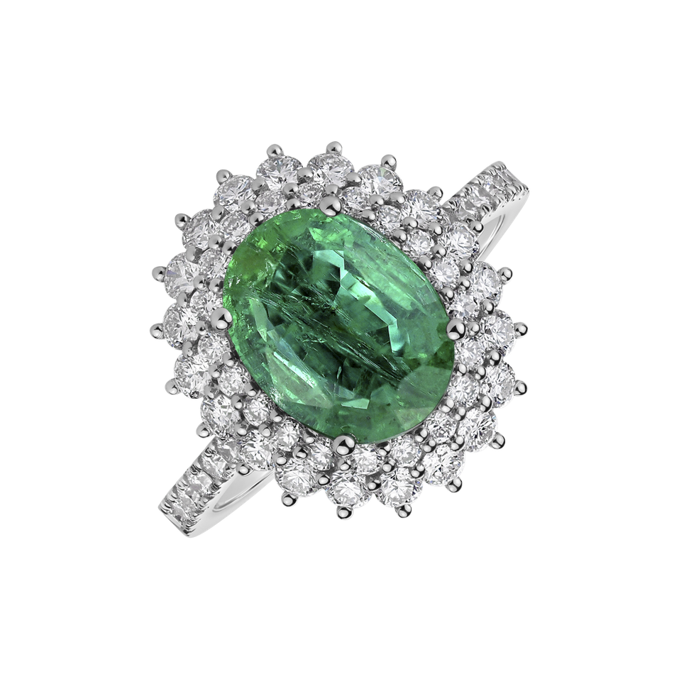 Diamond ring with Emerald Majesty