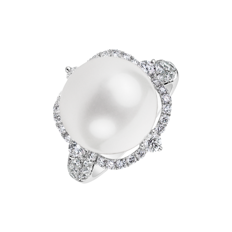 Diamond ring with Pearl Queen of Profound