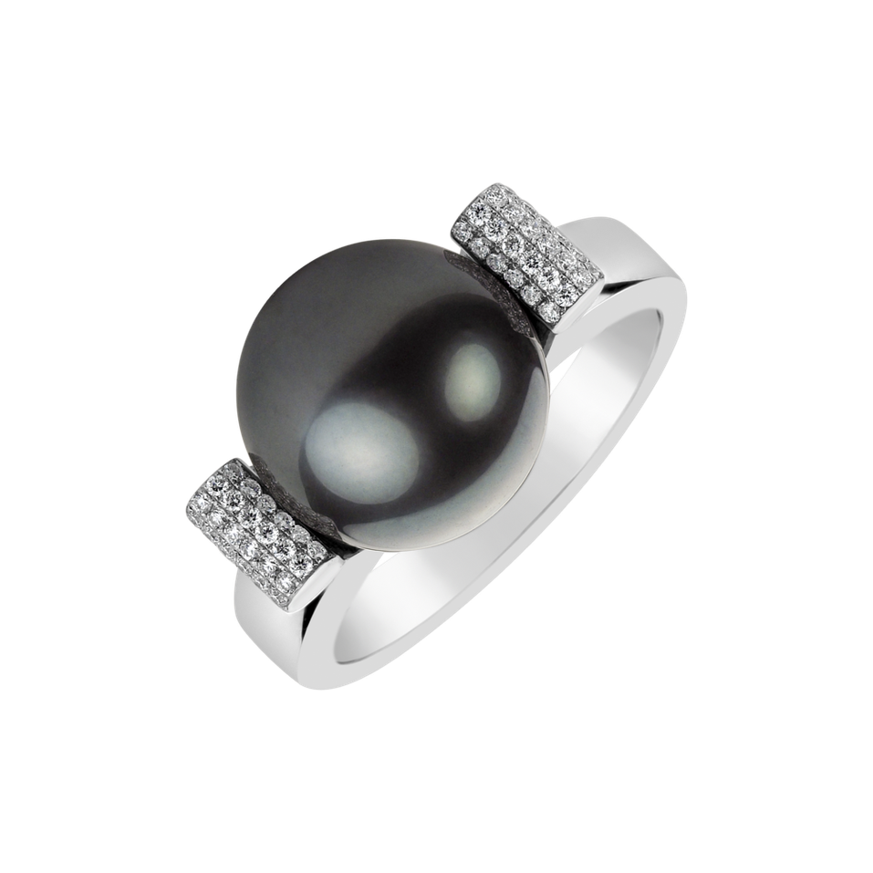 Diamond ring with Pearl Nemesis