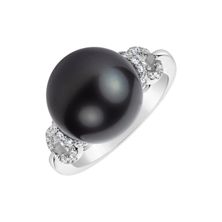 Diamond ring with Pearl Naomy