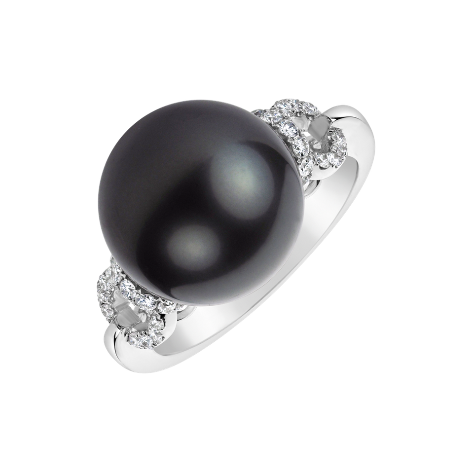 Diamond ring with Pearl Naomy