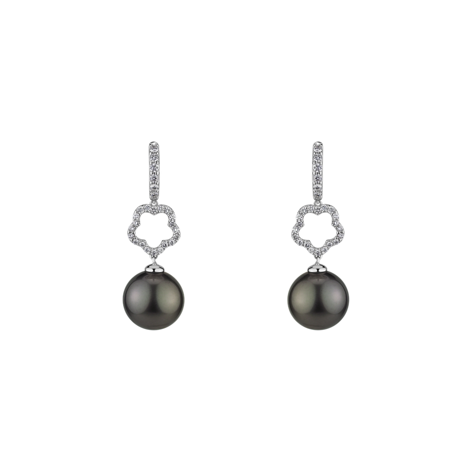 Diamond earrings with Pearl Daevas