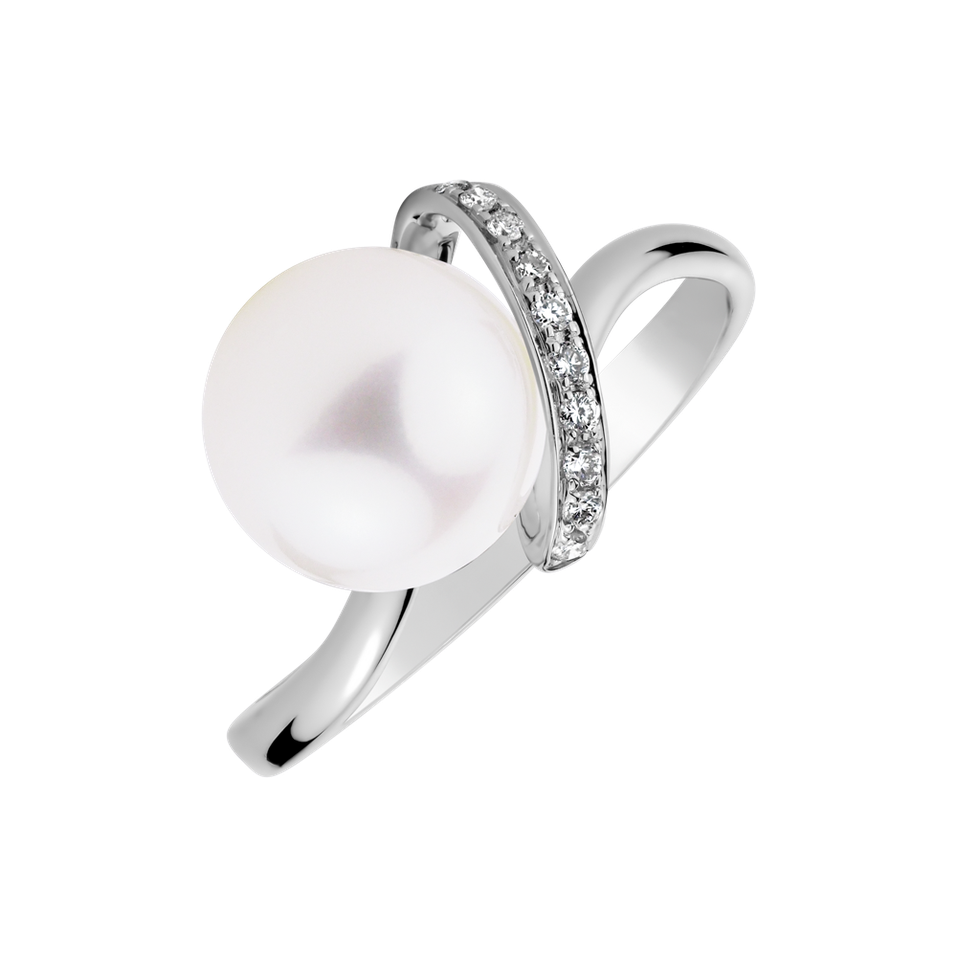 Diamond ring with Pearl River Magic