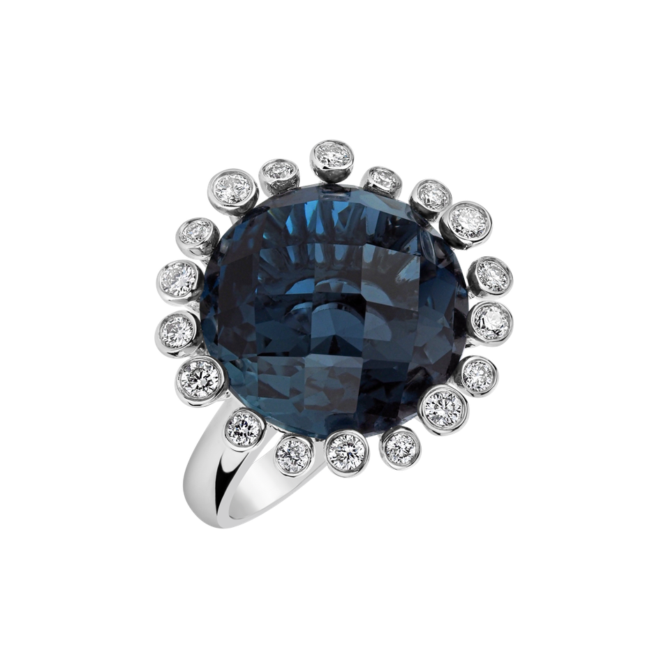 Diamond ring with Topaz Mina