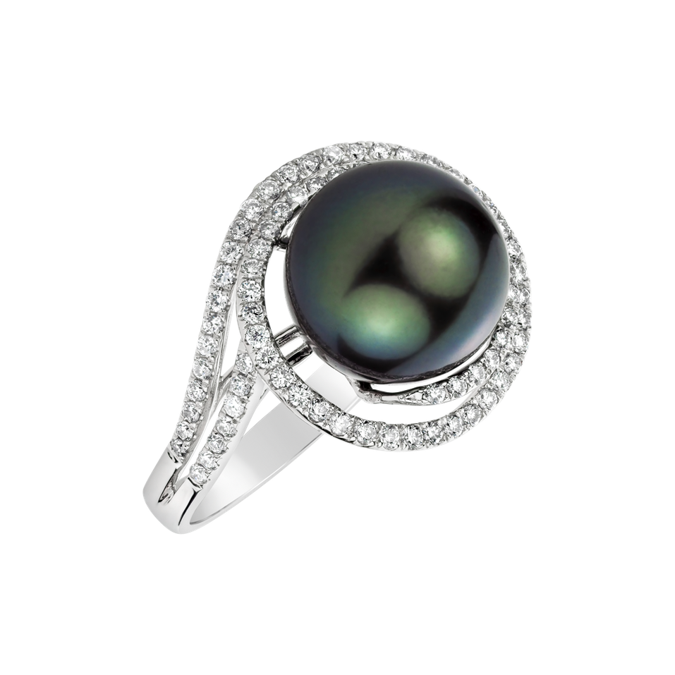 Diamond ring with Pearl Wilker