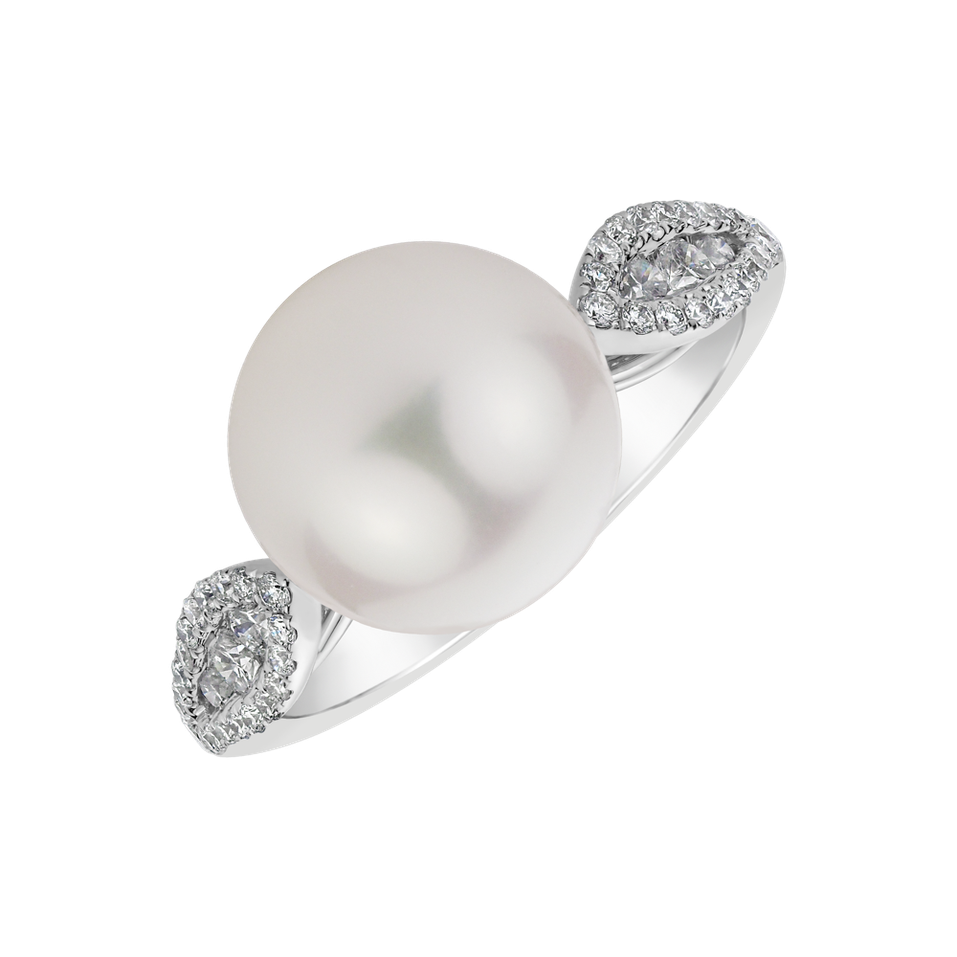 Diamond ring with Pearl Jacqueline