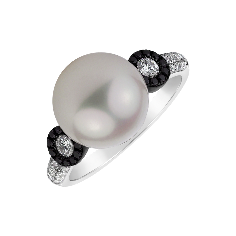 Ring with black and white diamonds and Pearl Aqua Reflection