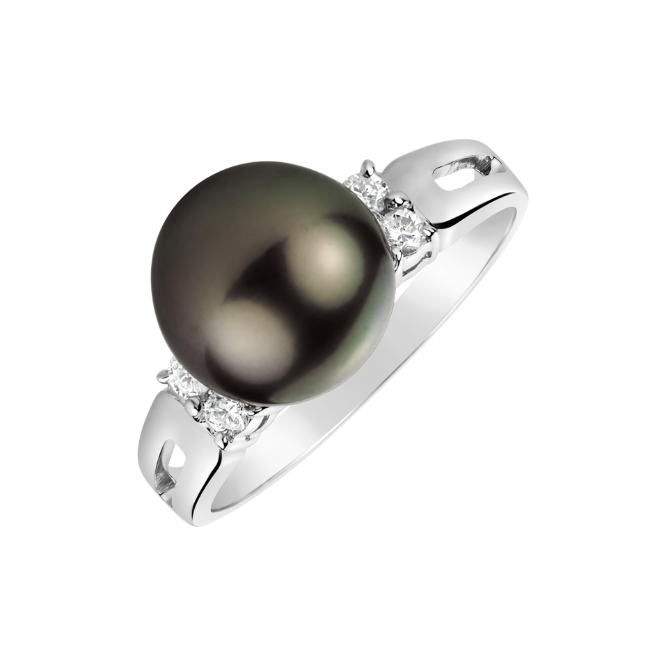 Diamond ring with Pearl Fellow