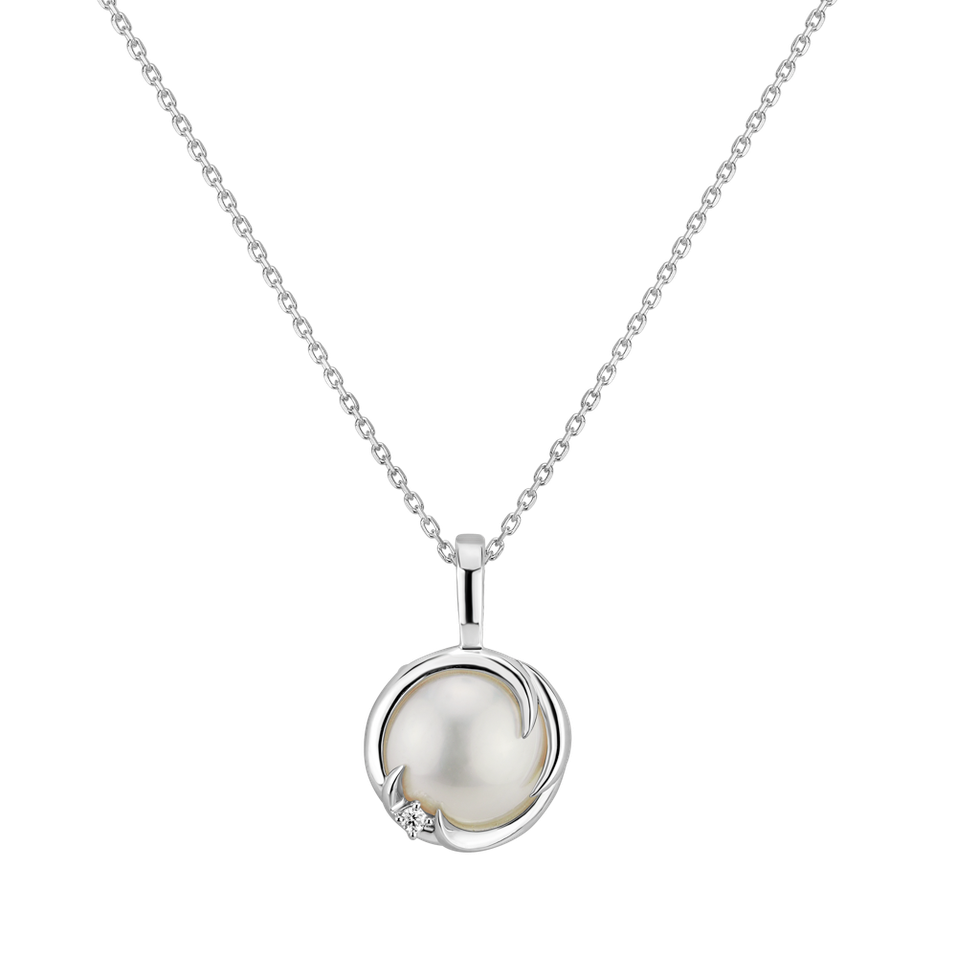 Diamond pendant with Pearl Sea Illusion