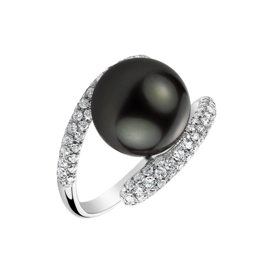 Diamond ring with Pearl Yazmin