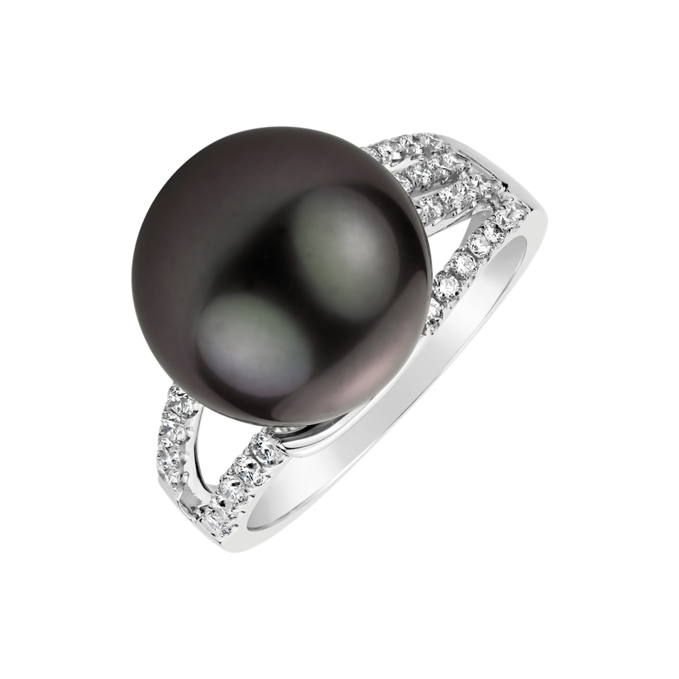 Diamond ring with Pearl Jarvis