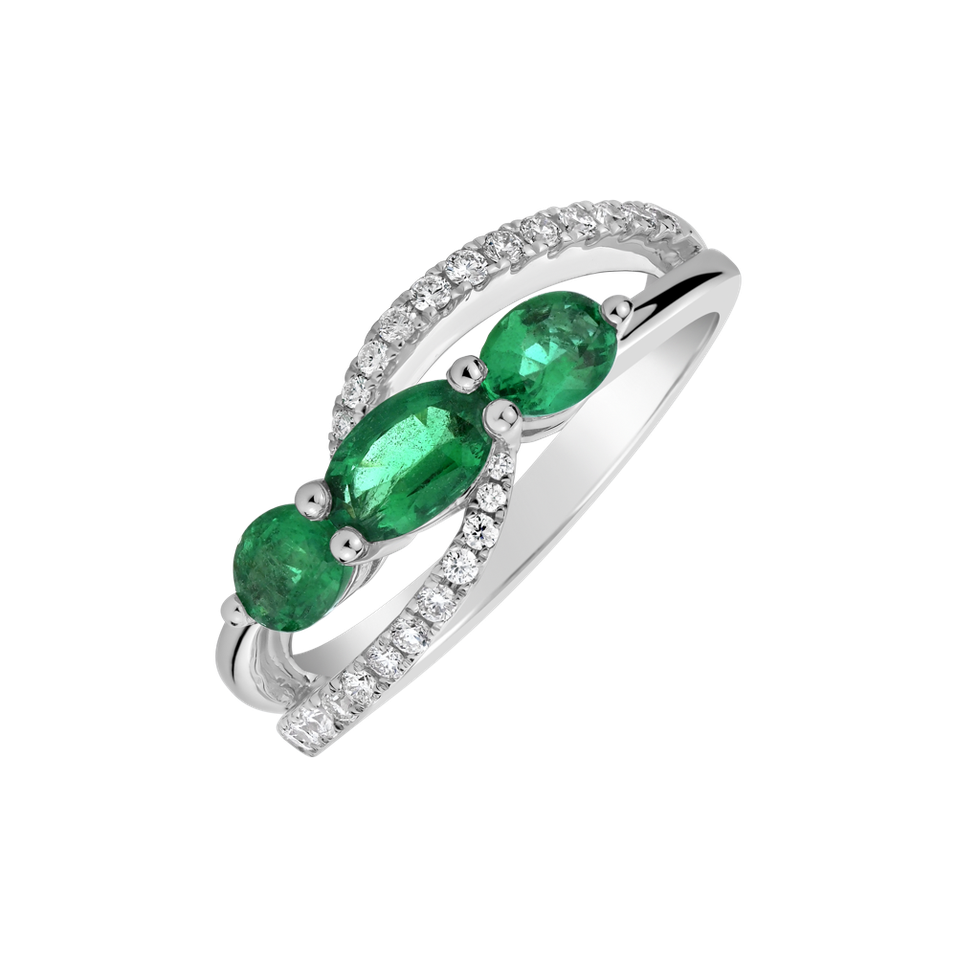 Diamond ring with Emerald Evangeline