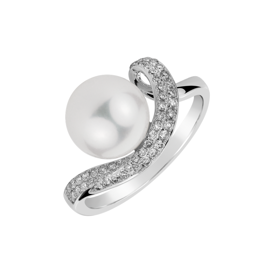 Diamond ring with Pearl White Lagoon