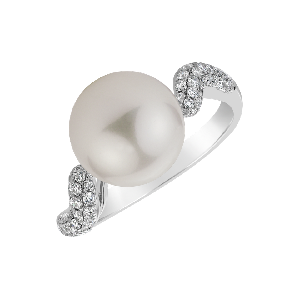 Diamond ring with Pearl Purity of Water