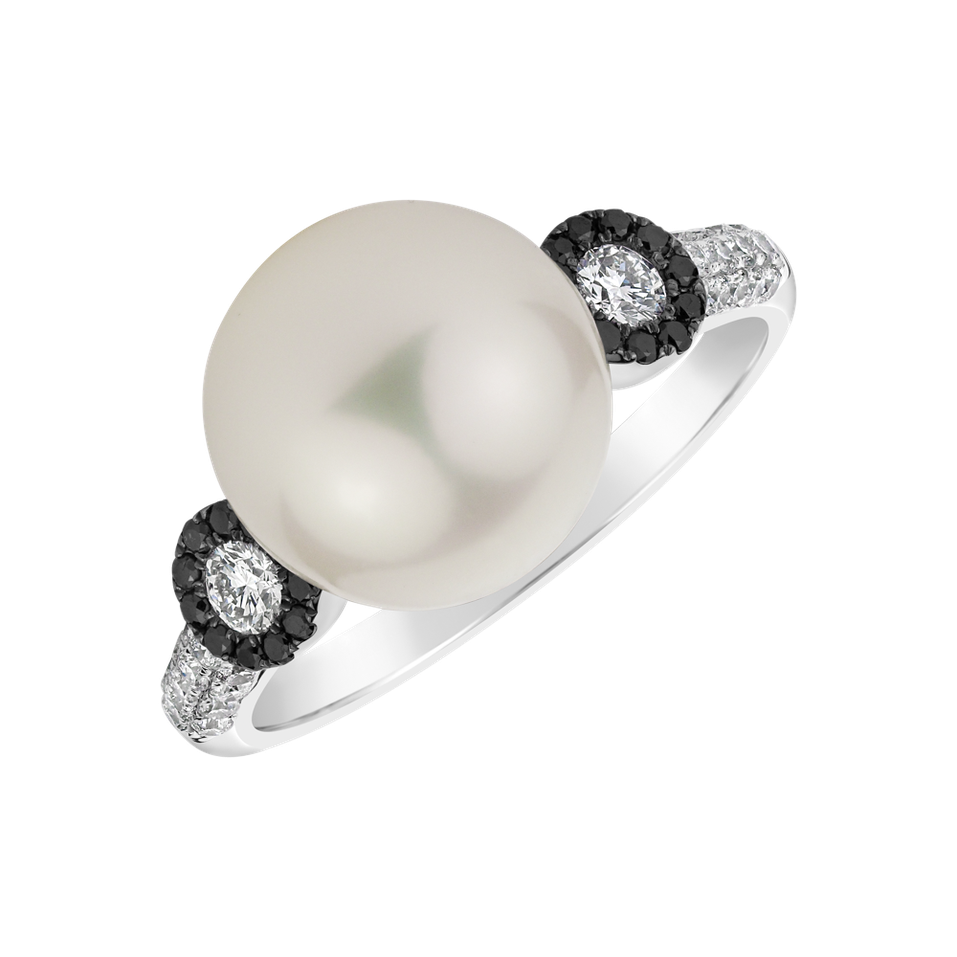 Ring with black and white diamonds and Pearl Underwater Discovery