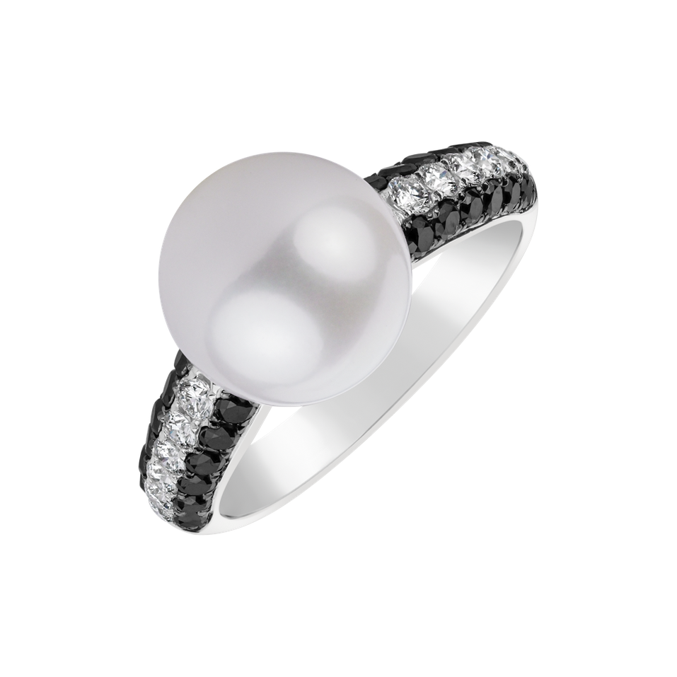 Ring with black diamonds and Pearl Mary