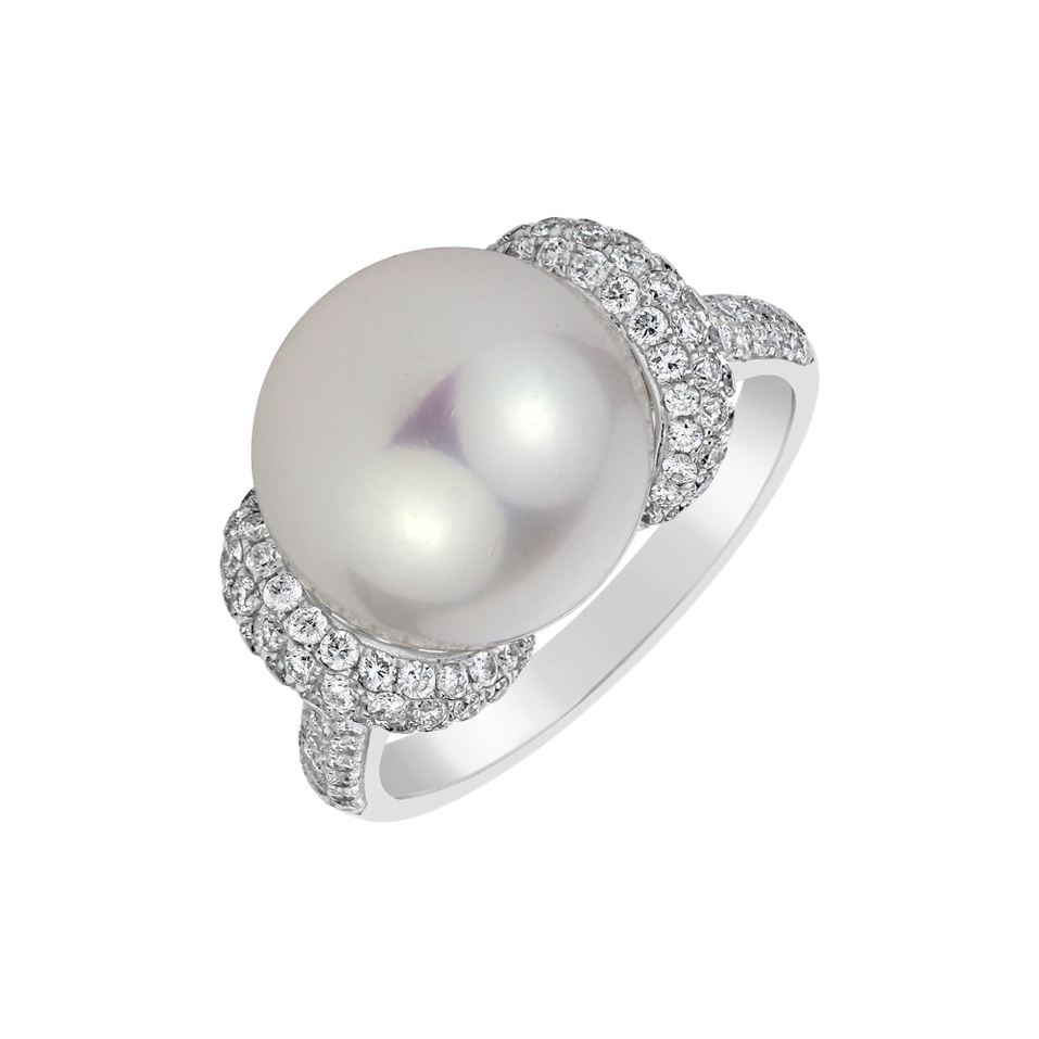 Diamond ring with Pearl Reflection of Depth