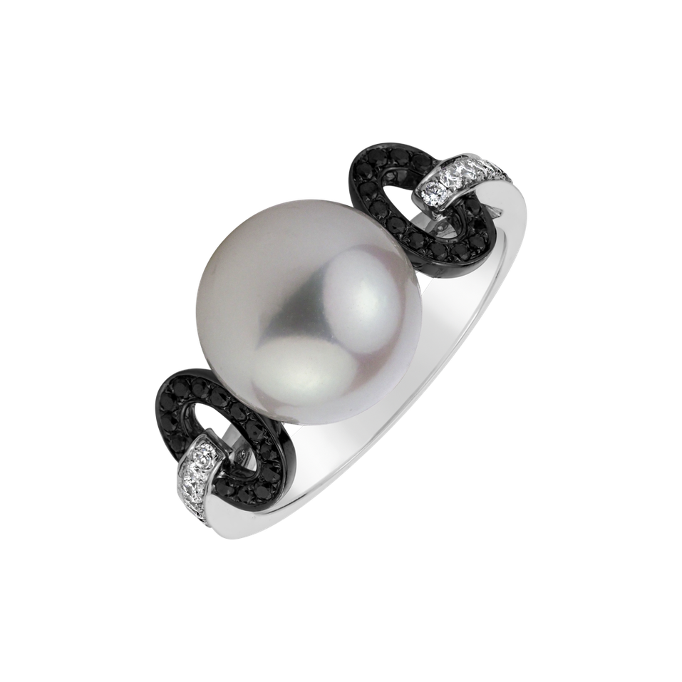 Ring with black and white diamonds and Pearl Deep Darkness