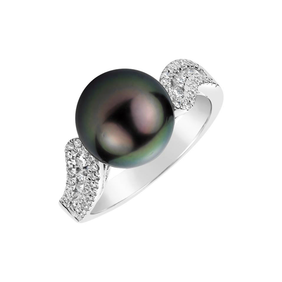 Diamond ring with Pearl Tahmina