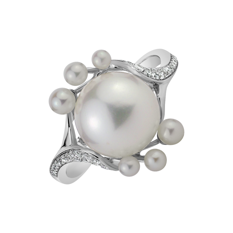 Diamond ring with Pearl White Virgin