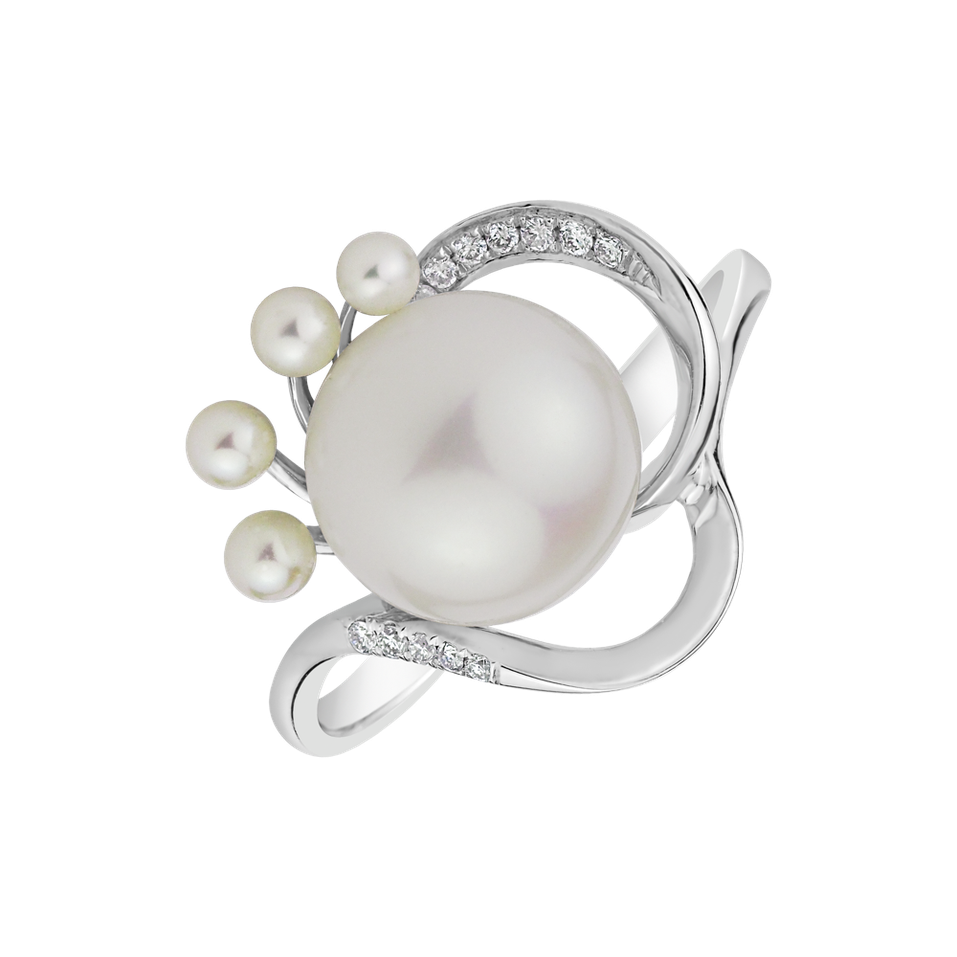 Diamond ring with Pearl Pearl Touch