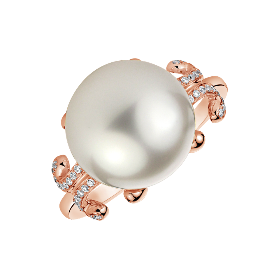 Diamond ring with Pearl Tussaud