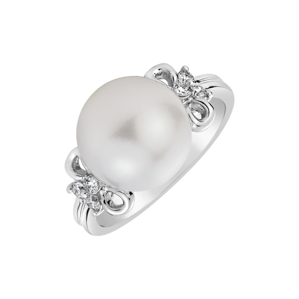 Diamond ring with Pearl Oadira