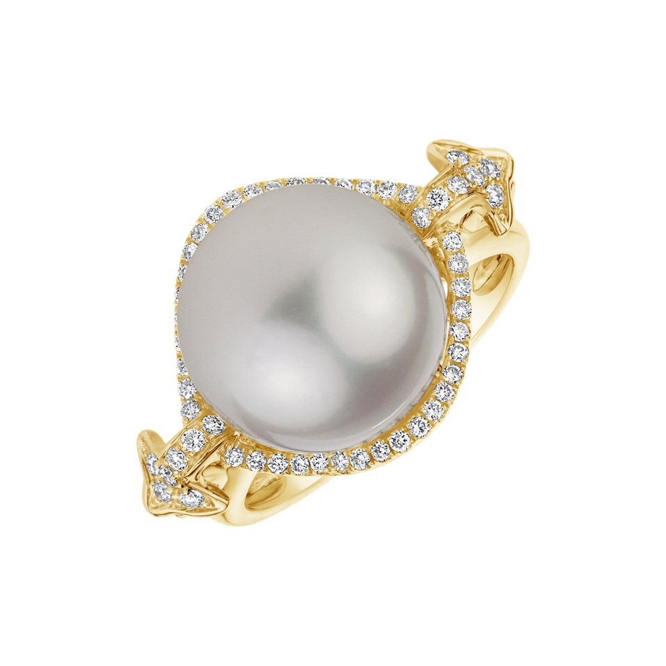 Diamond ring with Pearl Madame Tusaud