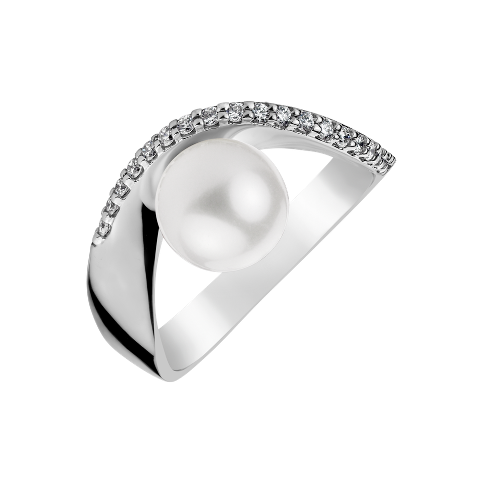 Diamond ring with Pearl Queen of Pearl