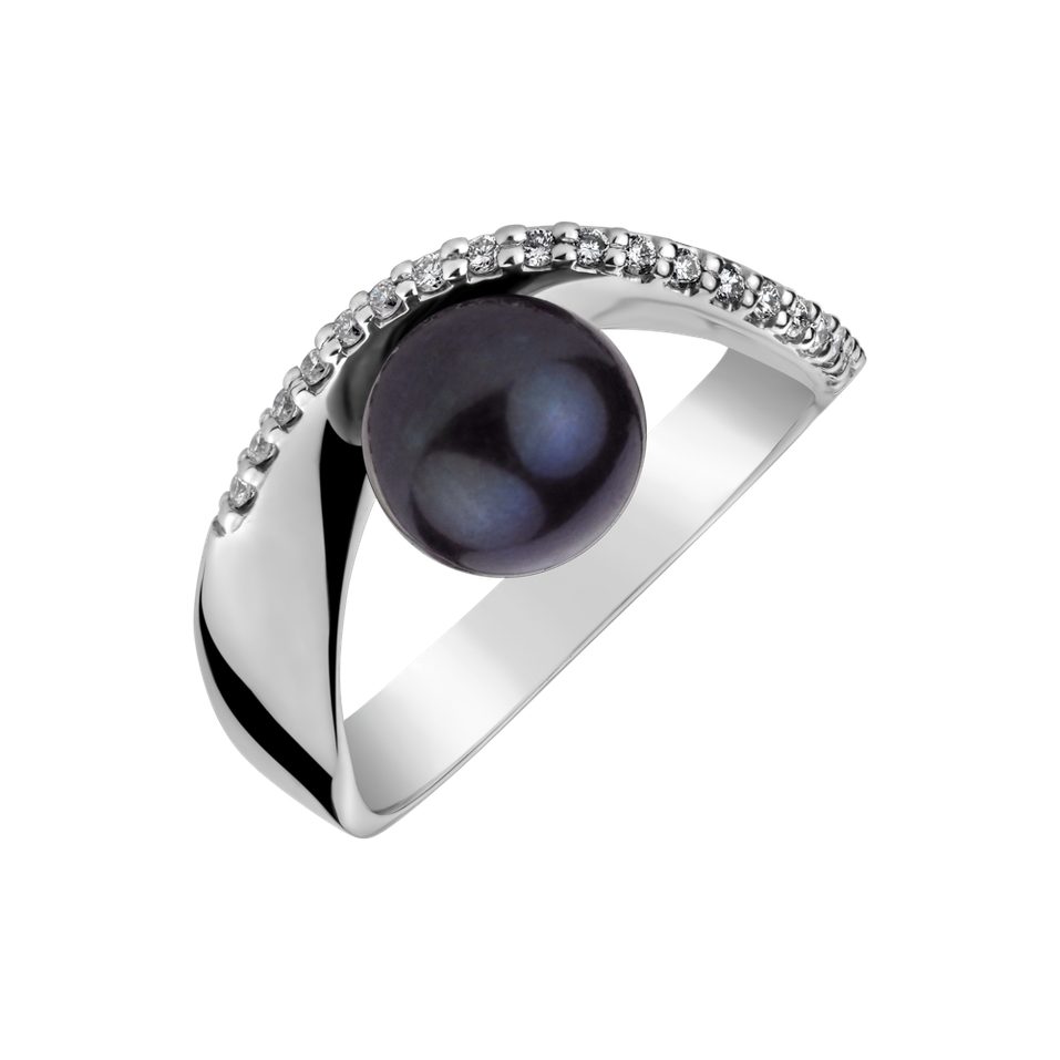 Diamond ring with Pearl Queen of Pearl