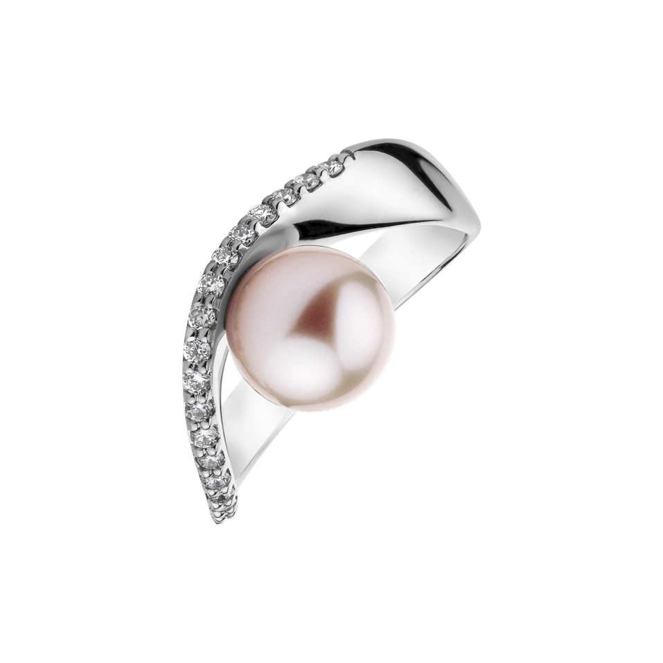 Diamond ring with Pearl Queen of Pearl